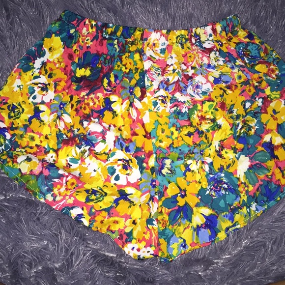 Shorts - Picture 3 of 3